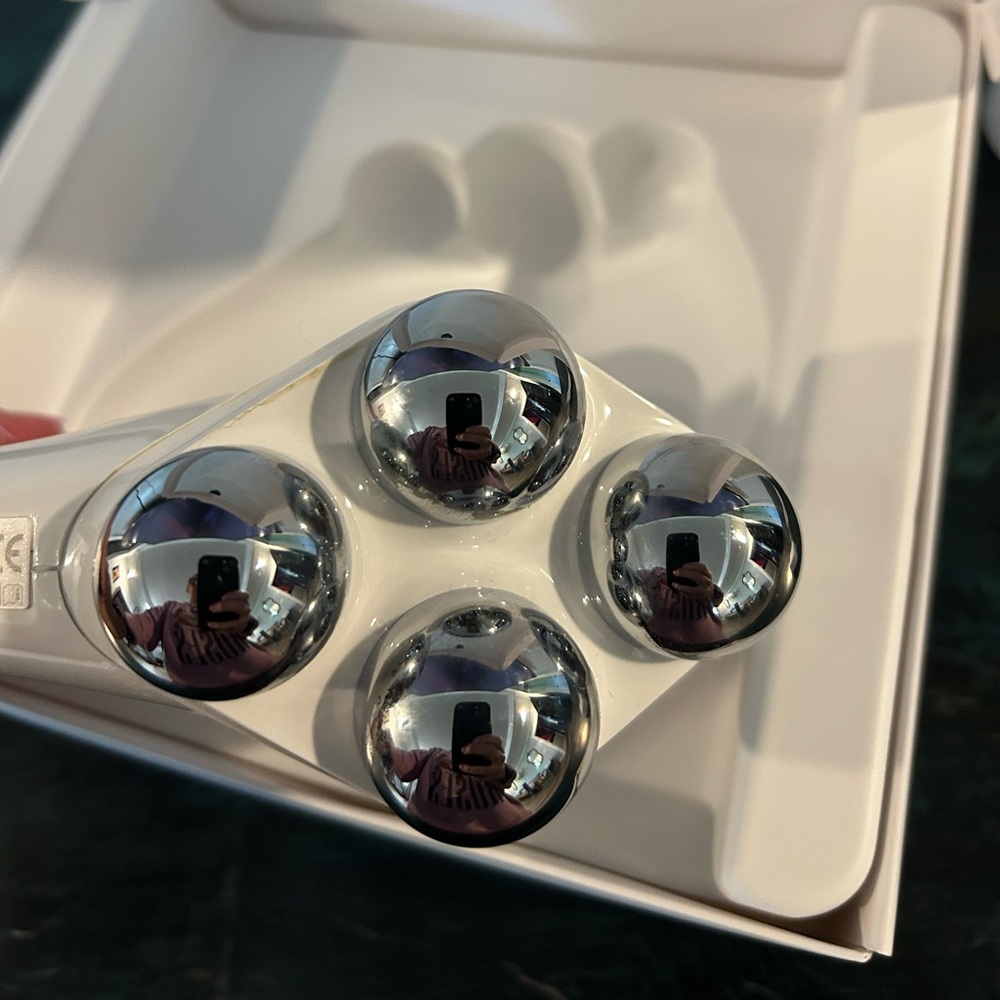 NuFACE NuBODY Skin Toning Device With Hydrating Gel With Charger NIB White - Picture 5 of 9